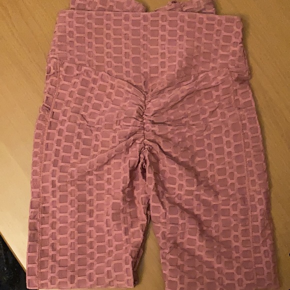 High Waisted booty defining Workout Leggings in Mauve - Picture 8 of 8